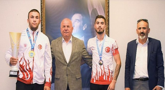 Başkan Karakayalı Şampiyon Sporcuları Ağırladı