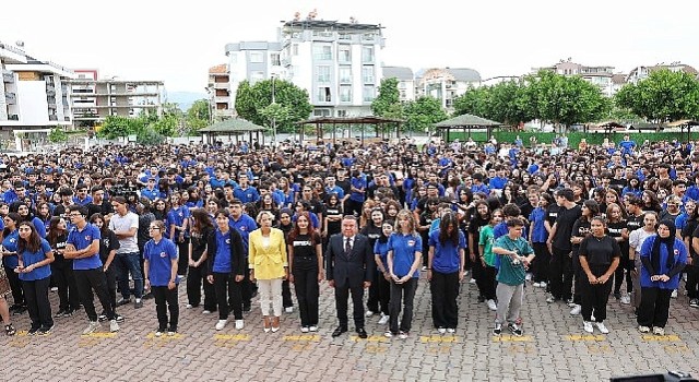 Başkan Böcek yeni eğitim öğretim yılını öğrencilerle karşıladı