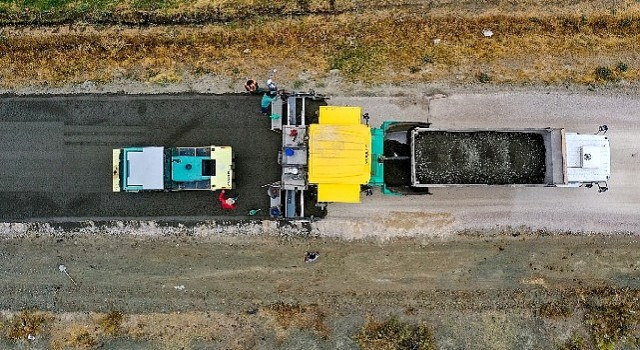 Van Büyükşehir'den Çaldıran'da beton yol çalışması