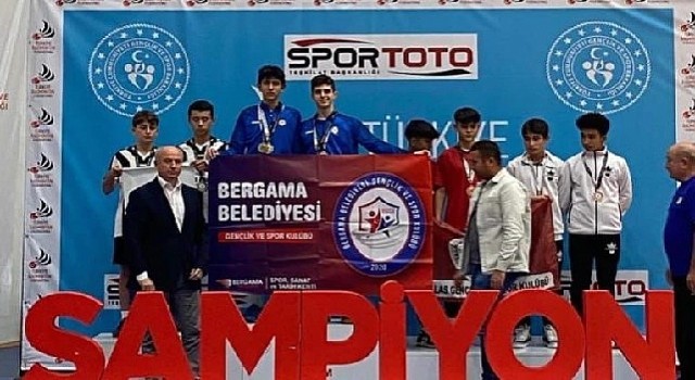 Bergama Belediyesi Badminton Takımı Başarıdan Başarıya Koşuyor