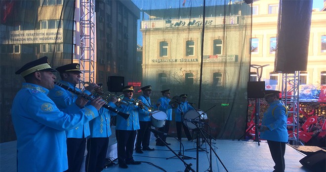 Büyükşehir Belediyesinin ‘cumhuriyet konserleri’ yoğun katılımla gerçekleşti