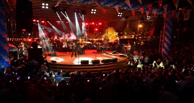 Trabzon 'Bağ Bozumu Festivali' ile şenlendi.