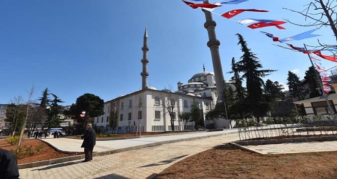 Muhteşem camiye yakışır çevre düzenlemesi hizmete girdi