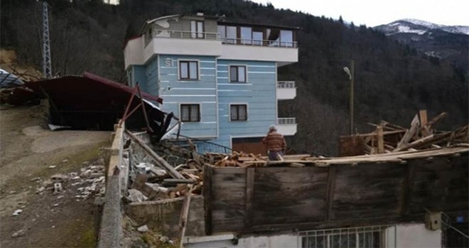 Trabzon’da fırtına 200 konut ve 4 kamu binasına zarar verdi