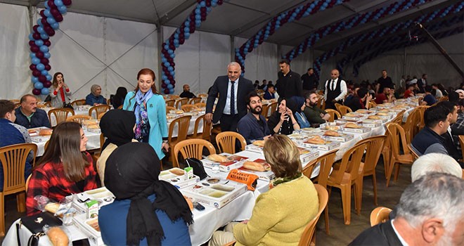 Başkan Zorluoğlu İlk İftarı Hemşehrileriyle Açtı