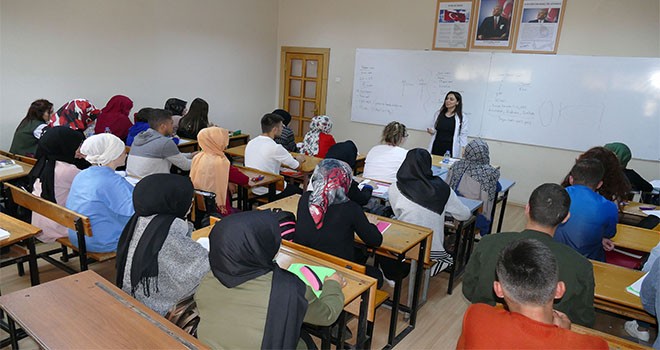 Büyükşehir Belediyesi Dershanesinde eğitime devam ediliyor