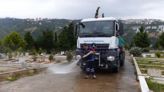 Büyükşehir'den camilerde ve mezarlıklarda bayram temizliği