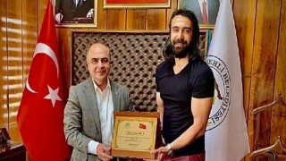 Ünlü Oyuncu Adnan Koç’a Plaket