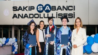 Sakıp Sabancı Anadolu Lisesi’nin başarılı öğrencileri ödüllendirildi!