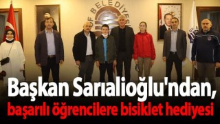 Başkan Sarıalioğlu'ndan, başarılı öğrencilere bisiklet hediyesi