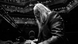 Efsanevi kompozitör ve piyanist Lubomyr Melnyk, 16 Ekim’de Zorlu PSM’de