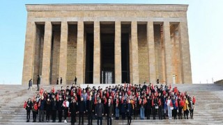 Başkan Kanar 99 öğrenci ile Ata’nın huzuruna çıktı