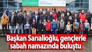 Başkan Sarıalioğlu, gençlerle sabah namazında buluştu