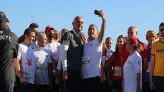 Bakan Ersoy, Troya Kültür Yolu Festivali kapsamında Gelibolu Maratonu’na katıldı