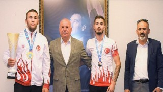 Başkan Karakayalı Şampiyon Sporcuları Ağırladı