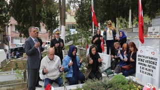 Şehit Deniz Akdeniz Kabri Başında Dualarla Anıldı