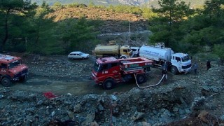 Kemer'de çıkan orman yangını büyümden söndürüldü