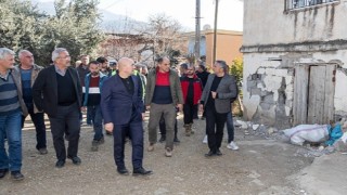 Başkan Soyer Osmaniye'de depremden etkilenen köyleri ziyaret etti “Siz yeter ki üretin”