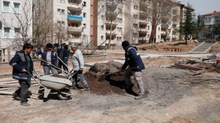 2000 Evler Mahallesi 5. Yol'da bulunan park, Nevşehir Belediyesi Park ve Bahçeler Müdürlüğü ekiplerince yenileniyor.