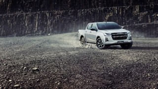 Isuzu D-Max yenilenen ön yüzü ile pazarda daha güçlü ve iddialı