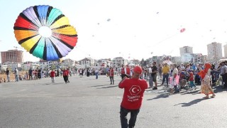 Küçükçekmece'deki Uçurtma Şenliği'nde 7'den 70'e Eğlence