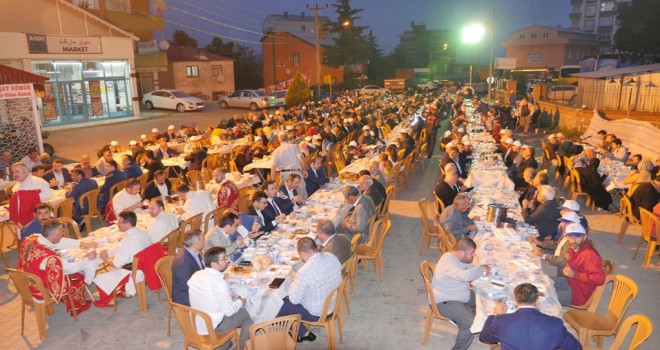 Büyükşehir iftar sofrasını bu kez Düzköy’de kurdu