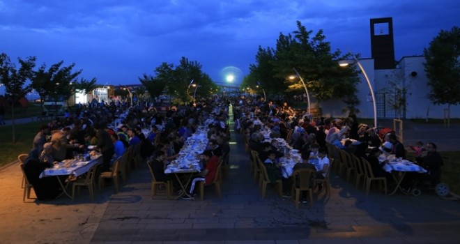 Arsin'de 2 bin kişi birlikte iftar etti