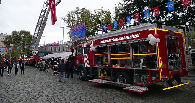 Büyükşehir Belediyesi, itfaiye teşkilatını halka tanıttı