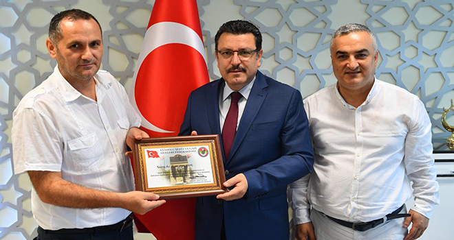 Anadolu Şehit ve Gazi Aileleri Federasyonu'ndan Başkan Genç'e Anlamlı Plaket