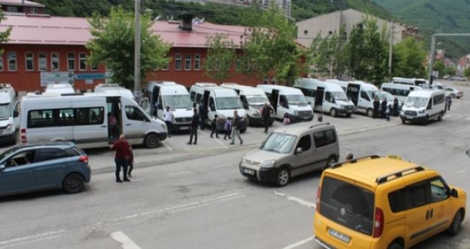 Maçka'daki Öğrenci servisi şoförlerinden isyan