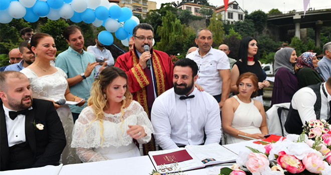 Trabzon'da 40 çift toplu nikah töreni ile dünya evine girdi ...