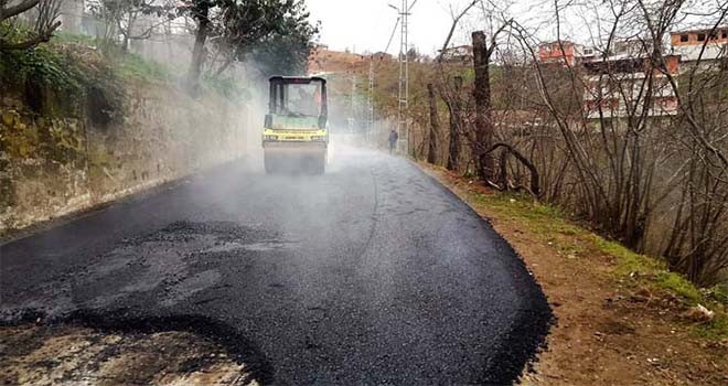 Büyükşehir Belediyesi Kaşüstü’de asfaltlama çalışmalarına başladı