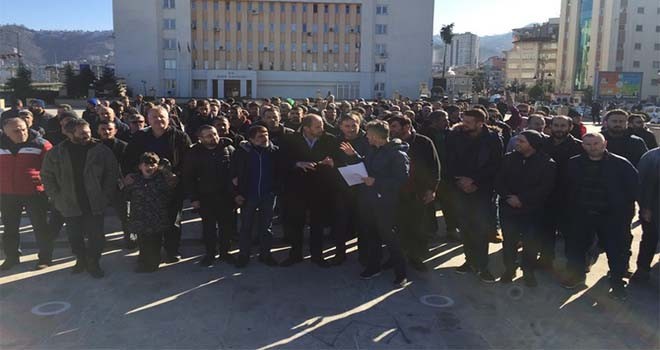 Çaykur'da mevsimlik işçiler kazan kaldırdı! 'İşçiler isyanda'