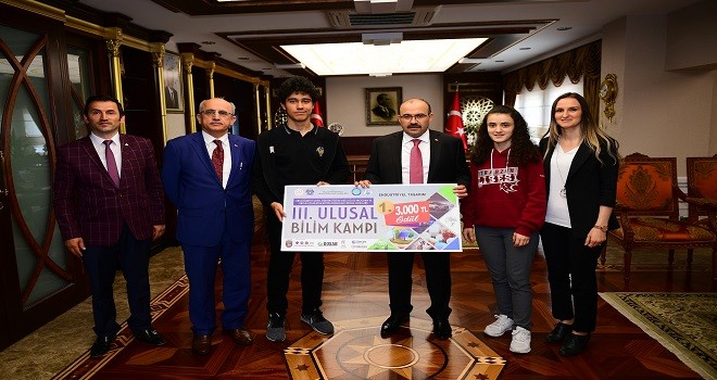 Dereceye Giren Öğrencilerden Vali Ustaoğlu’na Ziyaret